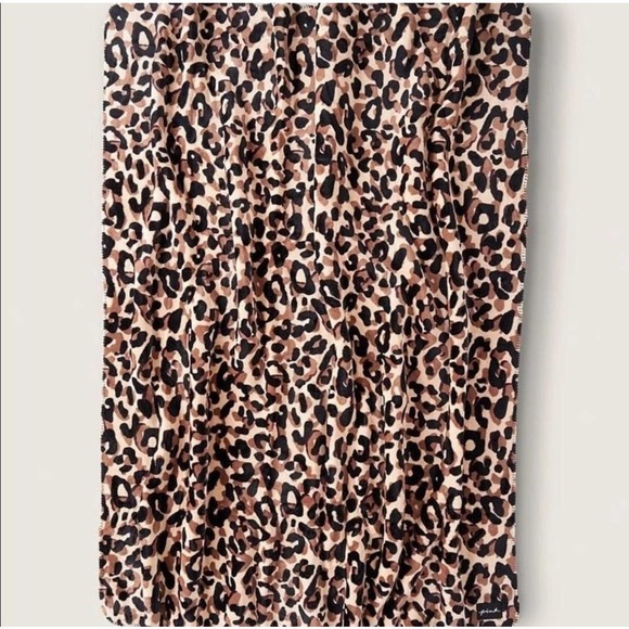 Victoria's Secret PINK Leopard Print Black Sherpa Blanket 60 in by 72 in NEW - Picture 9 of 9
